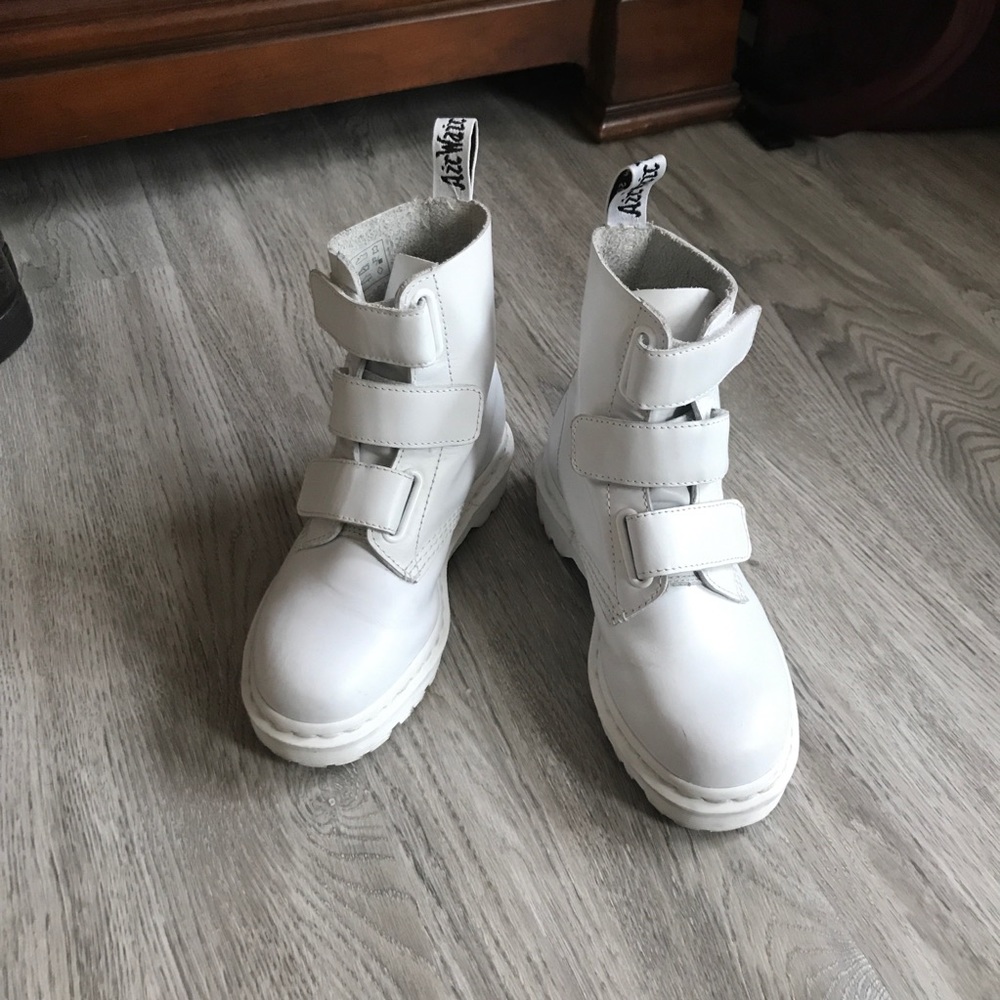 Dr. Martens “Coralia” in White Venice